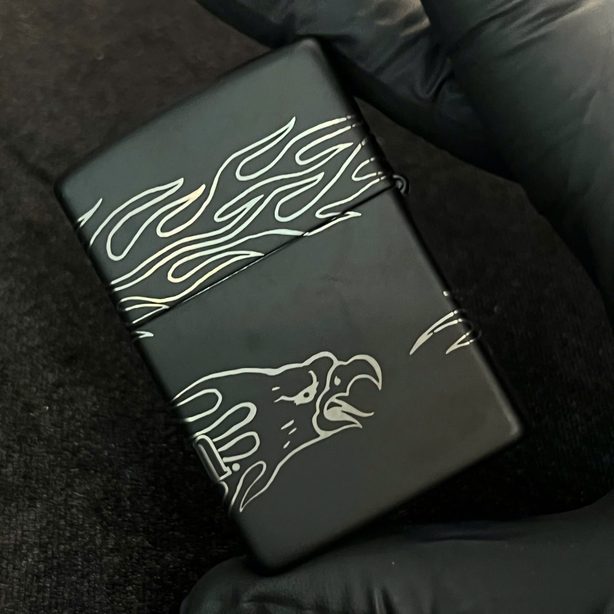 Bat lua Zippo khac bang cong nghe laser 9 scaled