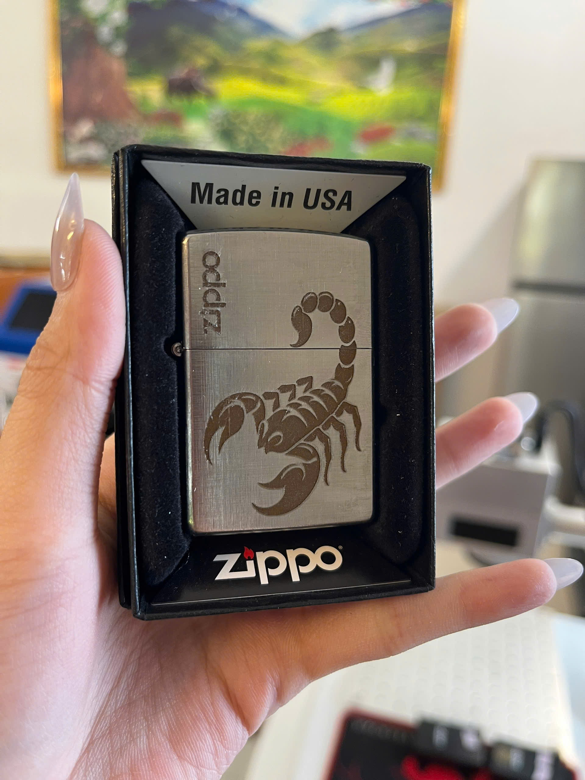 Bật lửa zippo khắc hình có bay màu không? 3 bat lua zippo khac hinh 3