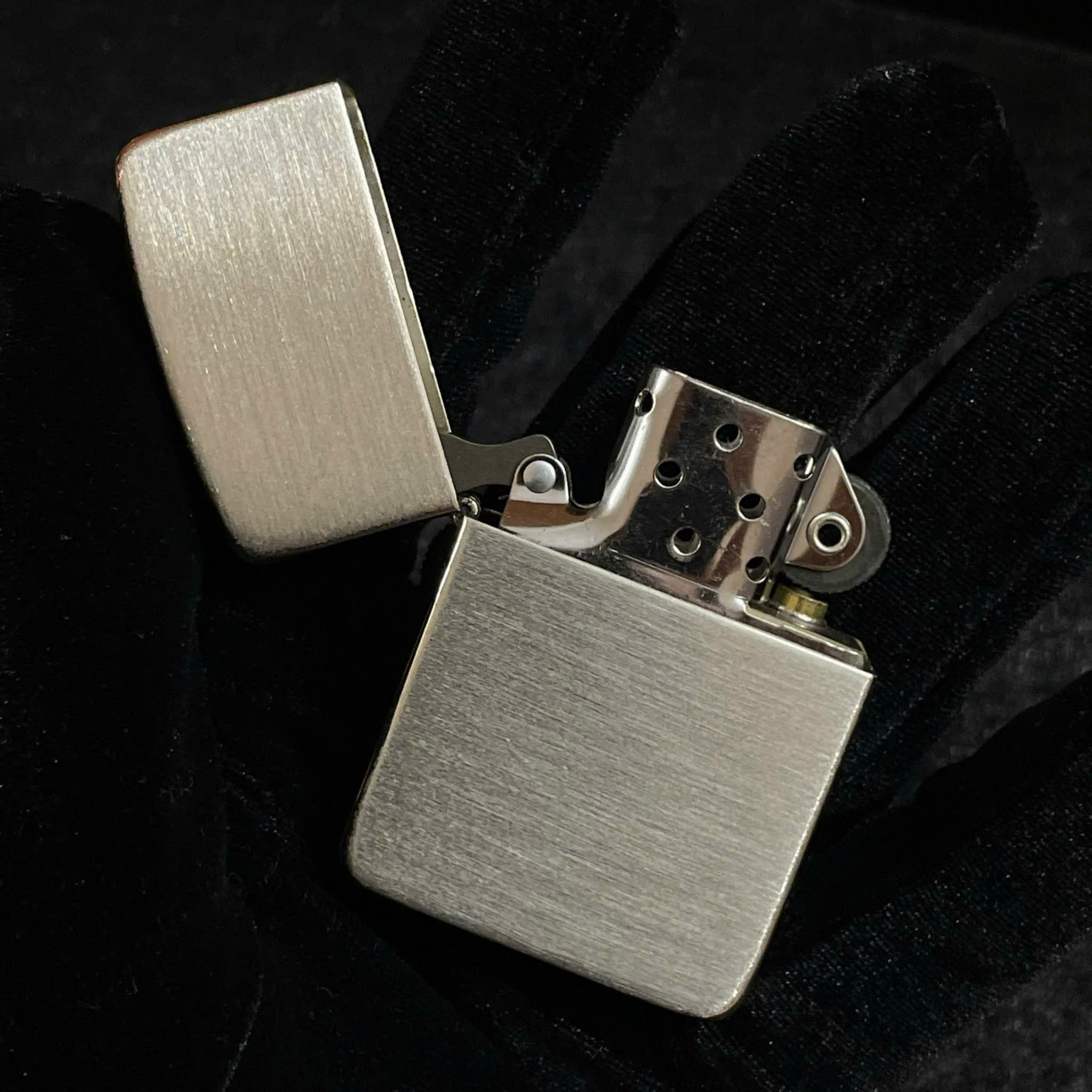 5 loại bật lửa zippo làm quà tặng làm người nhận xiêu lòng 25 Zippo Hand Satin Sterling Silver 1941 Replica 4