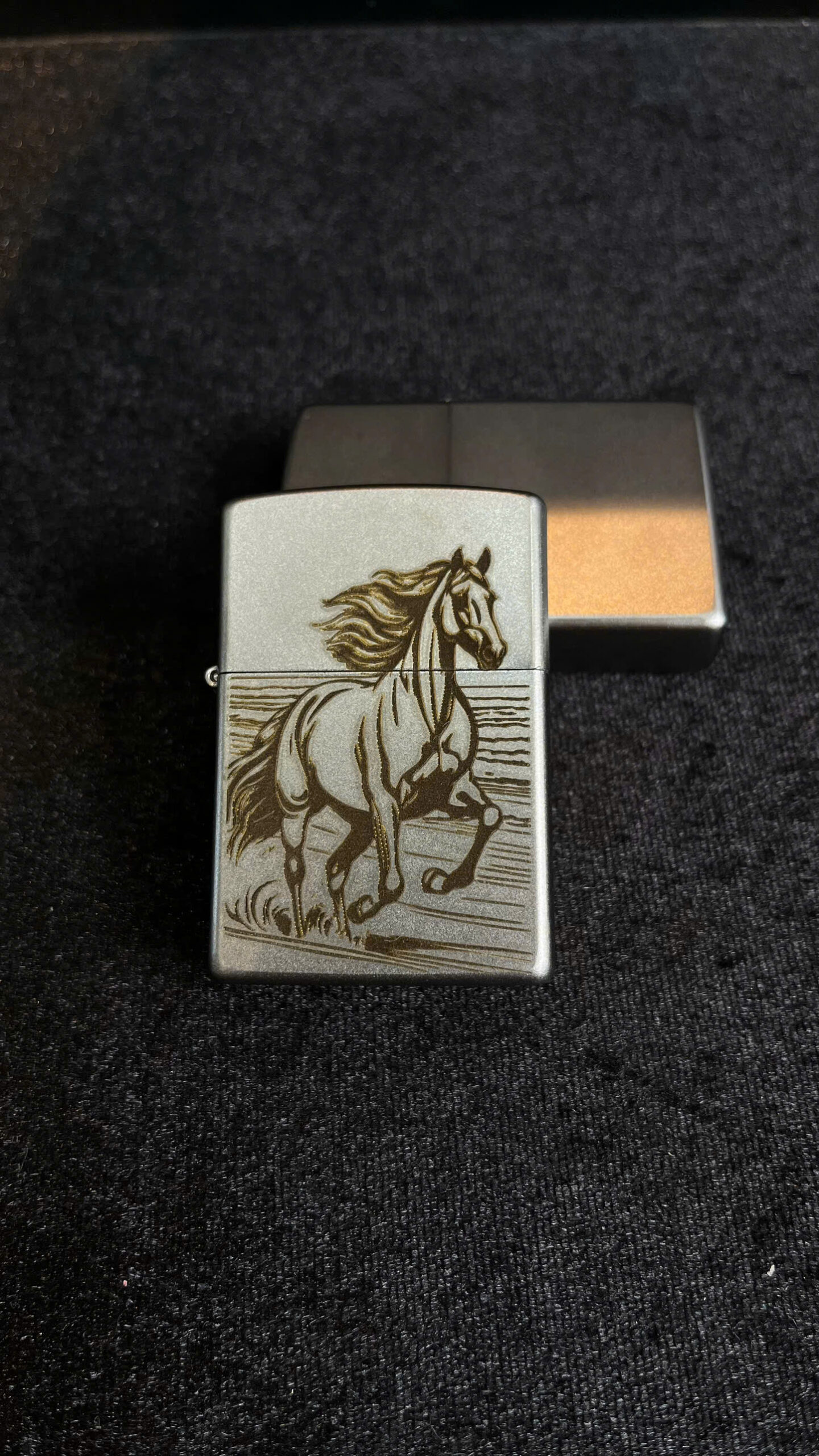 Zippo khac hinh ngua 3 scaled
