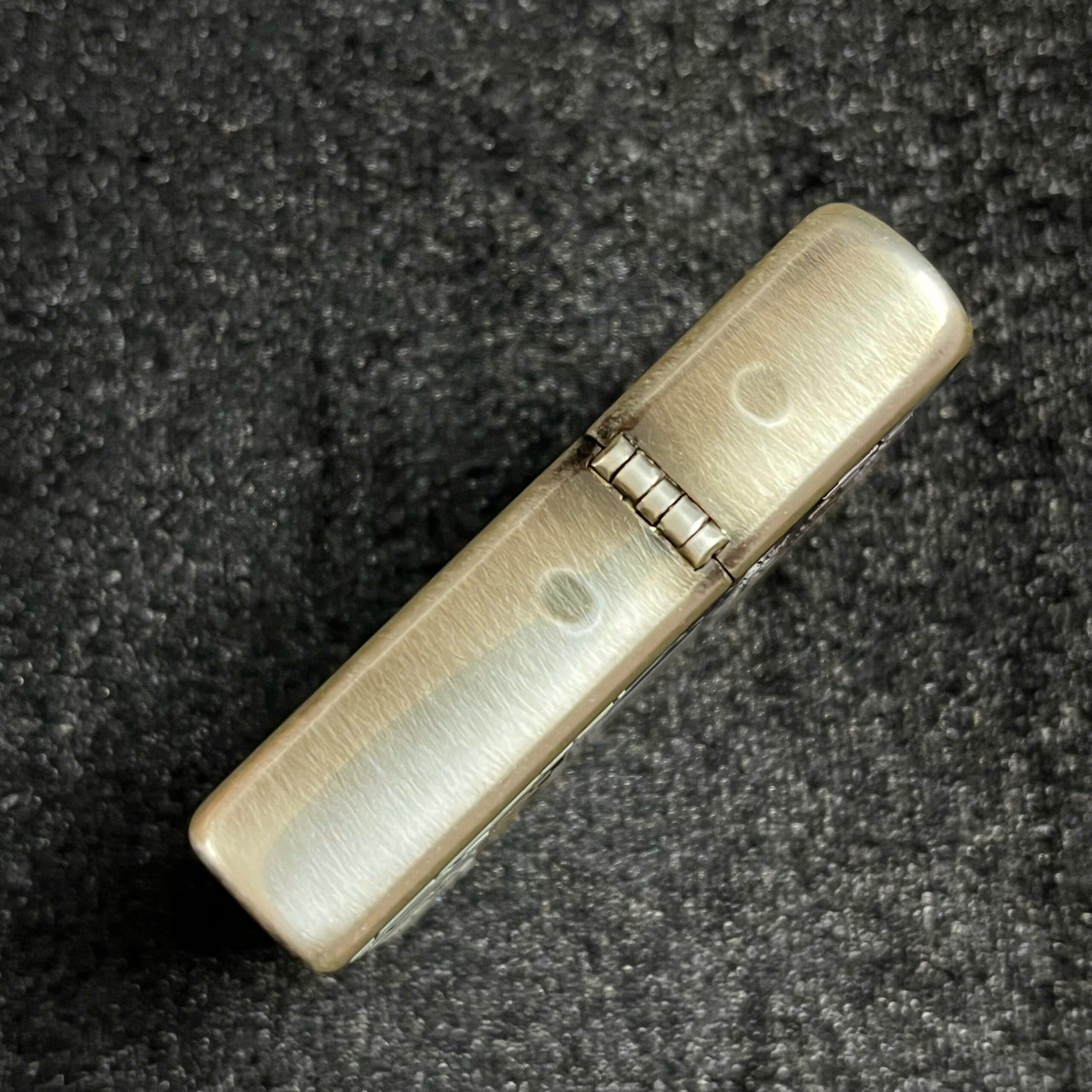Mẫu bật lửa zippo mạ vàng hoàn mỹ tại zippo9999 7 bat lua Zippo ma vang 7 scaled