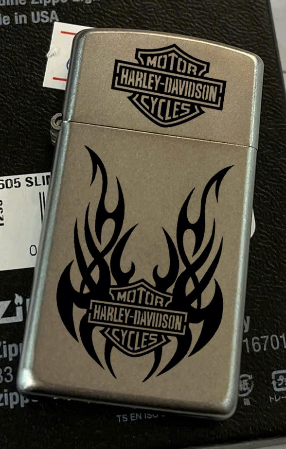 Công nghệ khắc trên nền bật lửa zippo đồng thau nguyên khối 21 bat lua zippo dong thau nguyen khoi 21