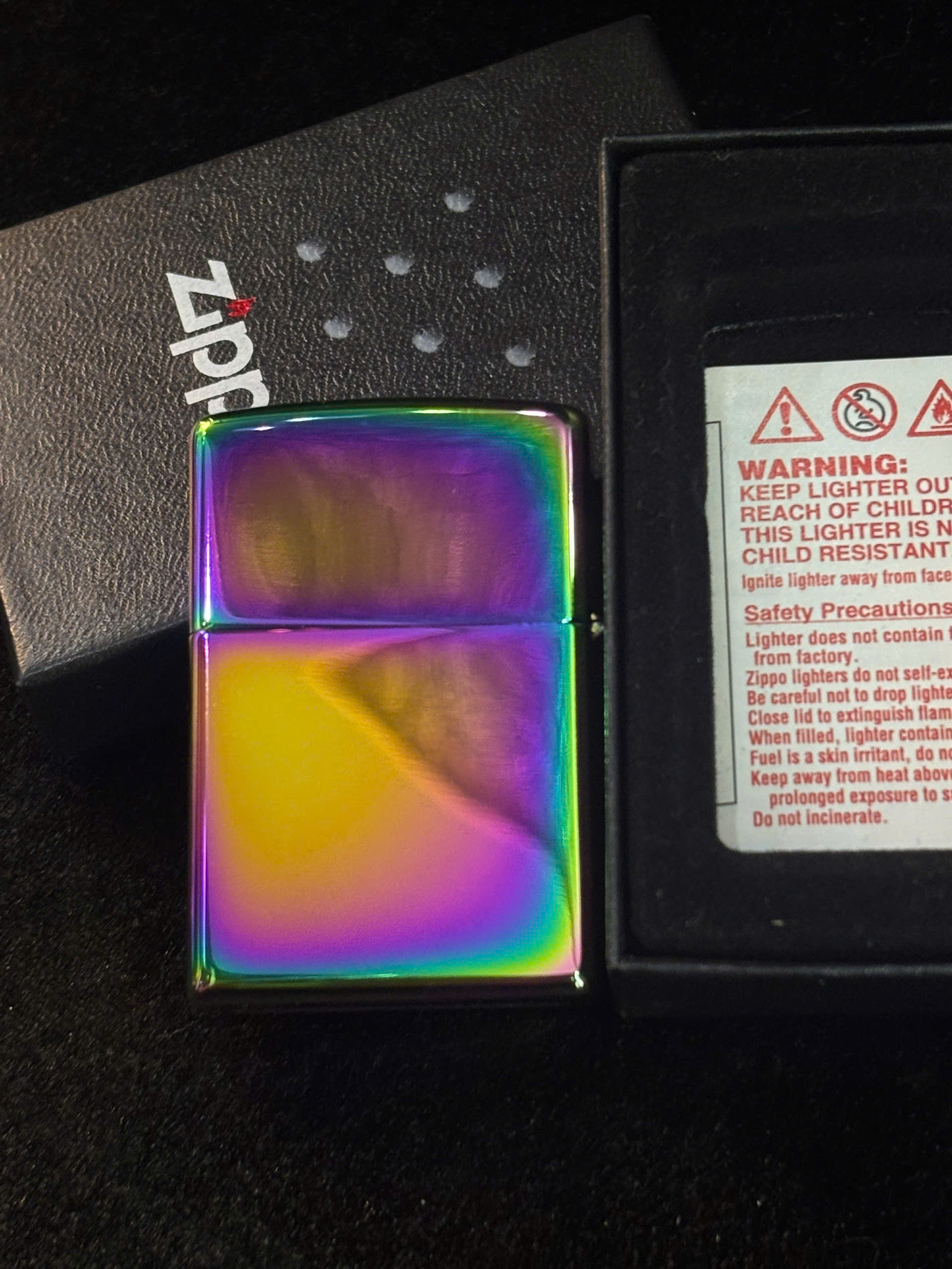 tìm hiểu chi tiết về mộc đáy của bật lửa Zippo.