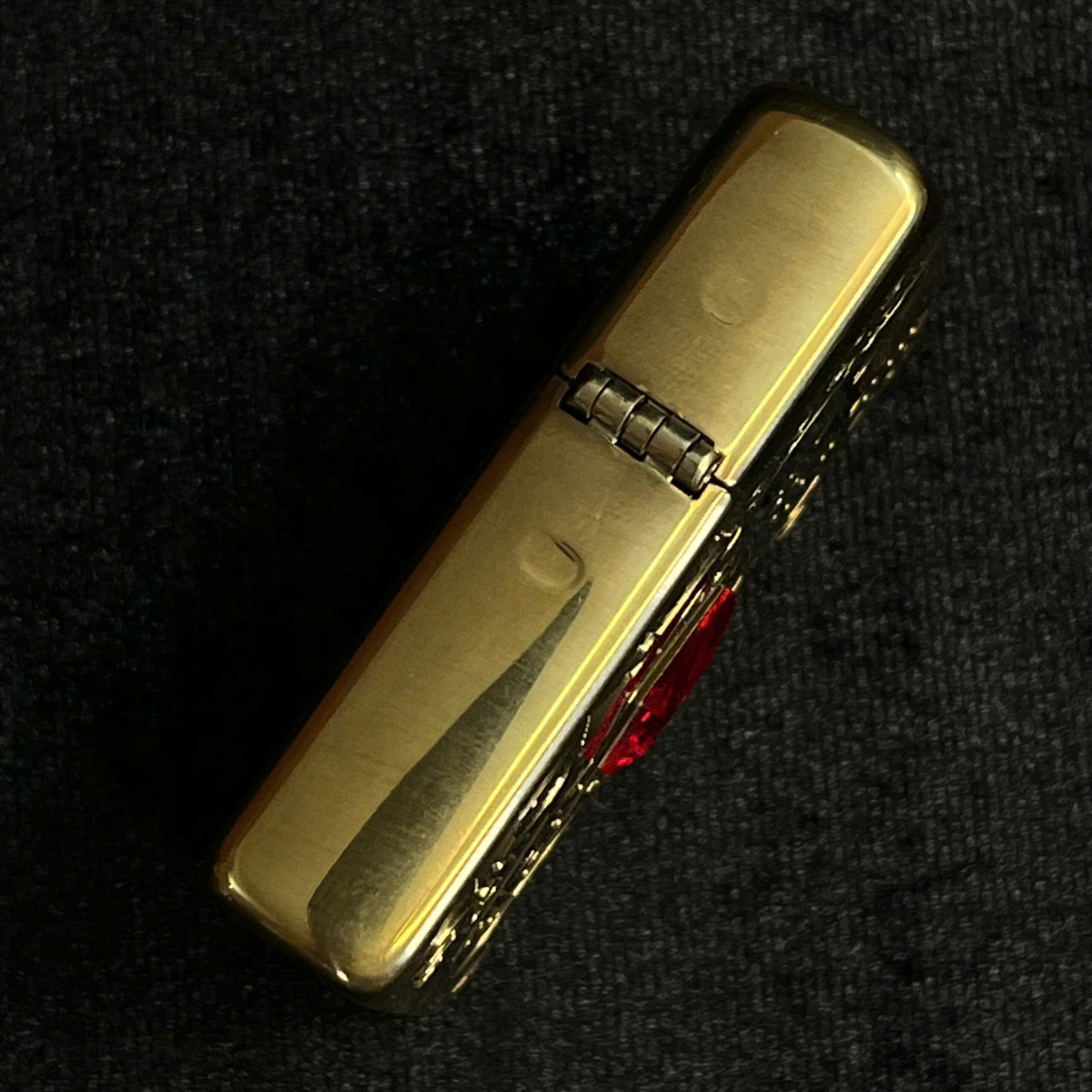 Zippo Armor Lucky Cat Design – Sự Kết Hợp Hoàn Hảo Giữa Nghệ Thuật Và May Mắn 4 Zippo Armor Lucky Cat Design 3 scaled