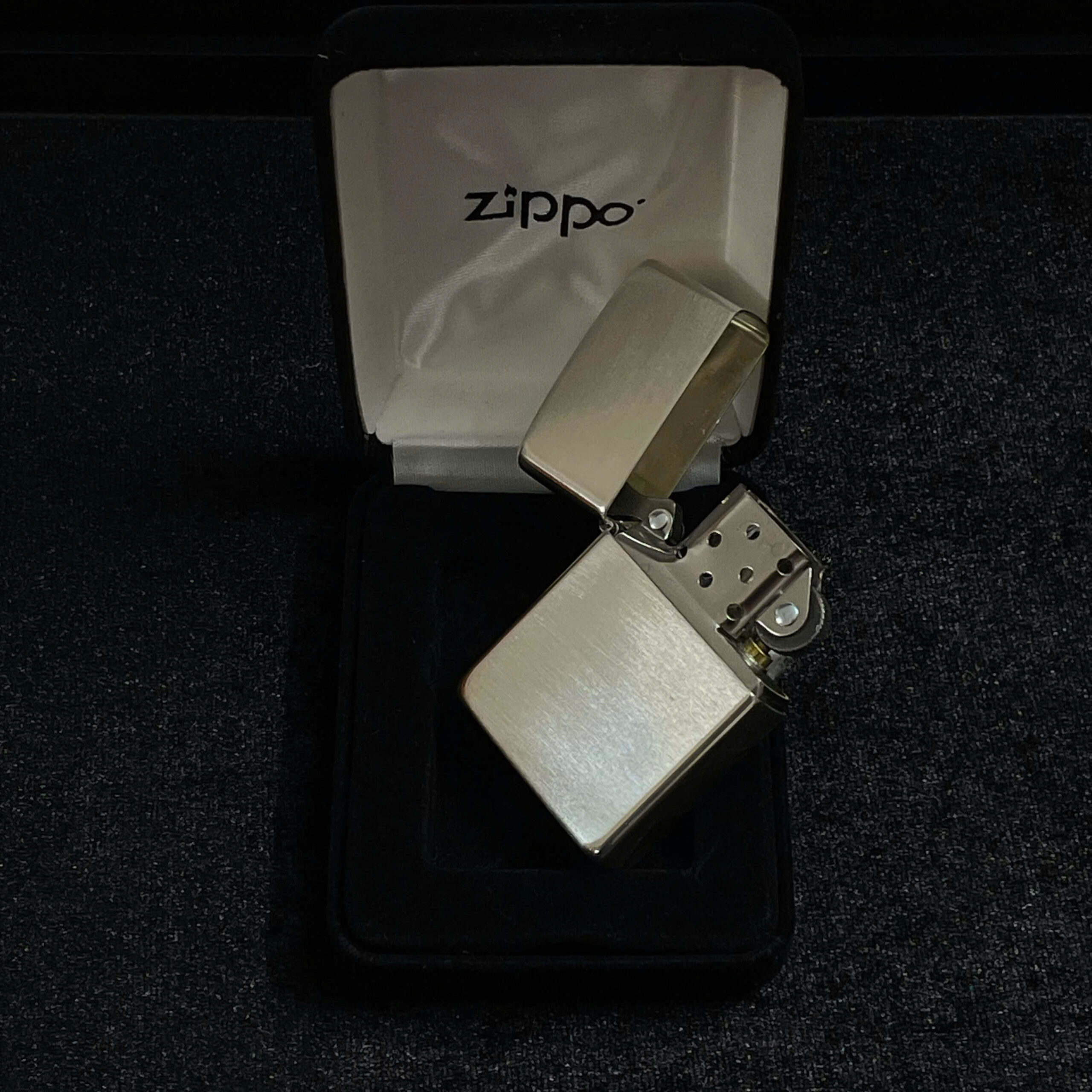 Top 7 bật lửa cổ quý hiếm được nhiều người mua nhất 13 Bat Lua Co Quy Hiem5 8 scaled